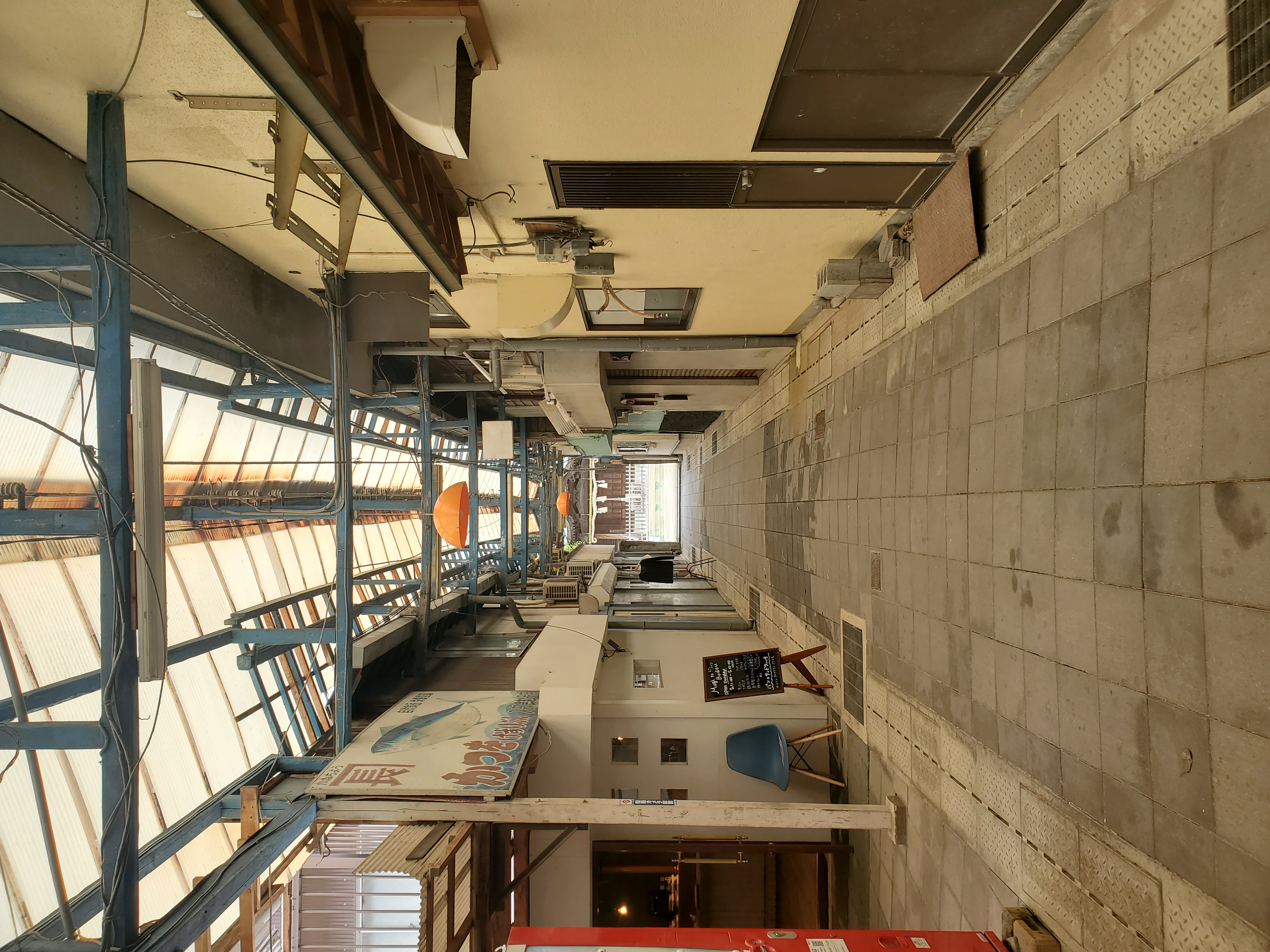 福岡県八女市 神社の境内の中にある商店街「土橋市場」の写真 7