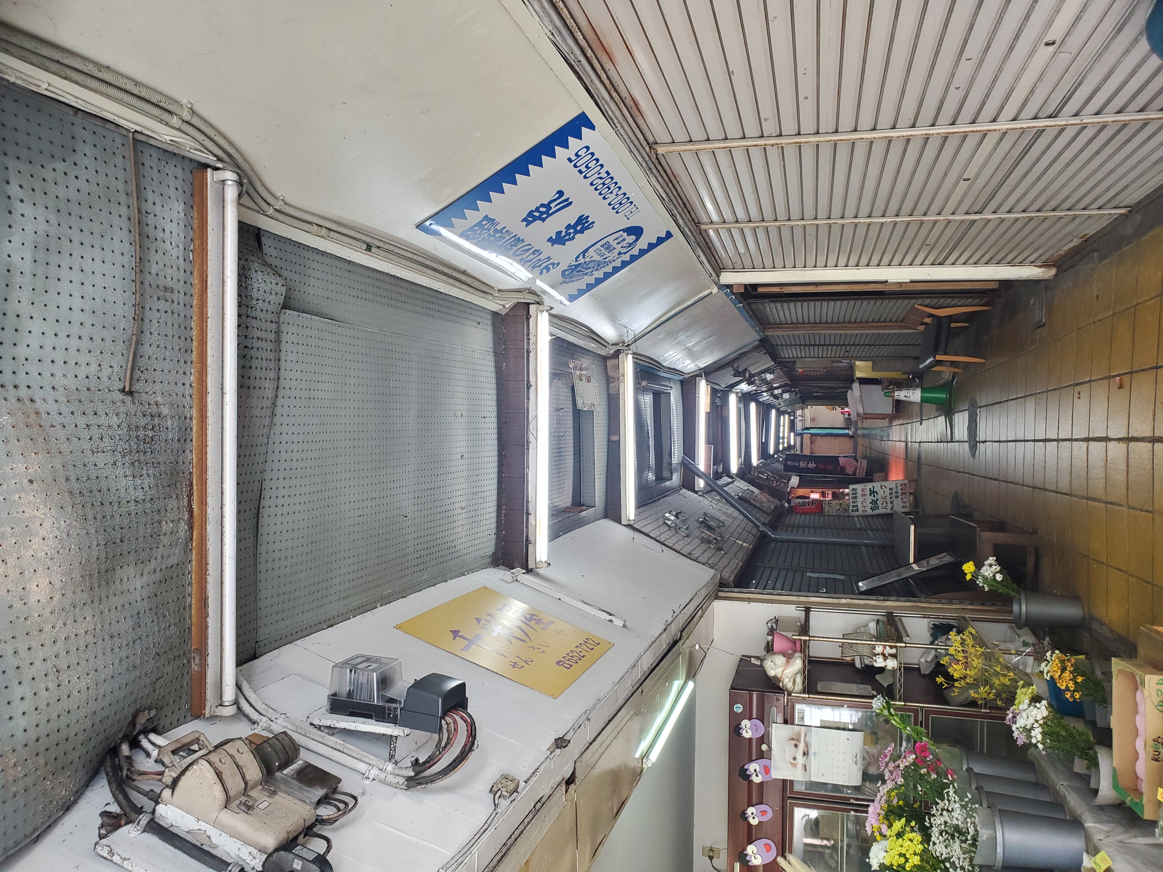 北九州最古の木造レトロ市場「筑豊商店街」の写真 3