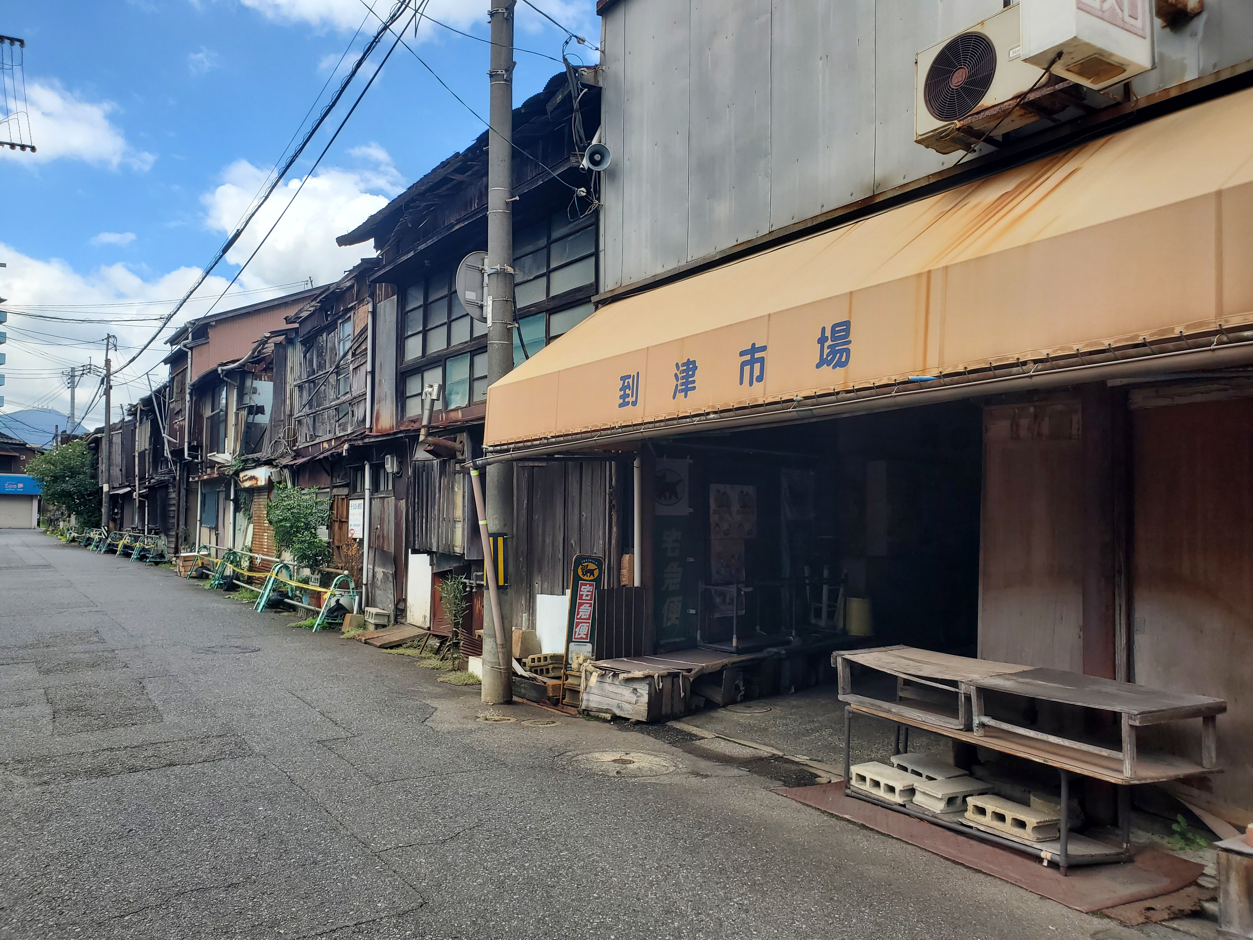 北九州市小倉北区 レトロを超えた空間「到津市場」の写真 3