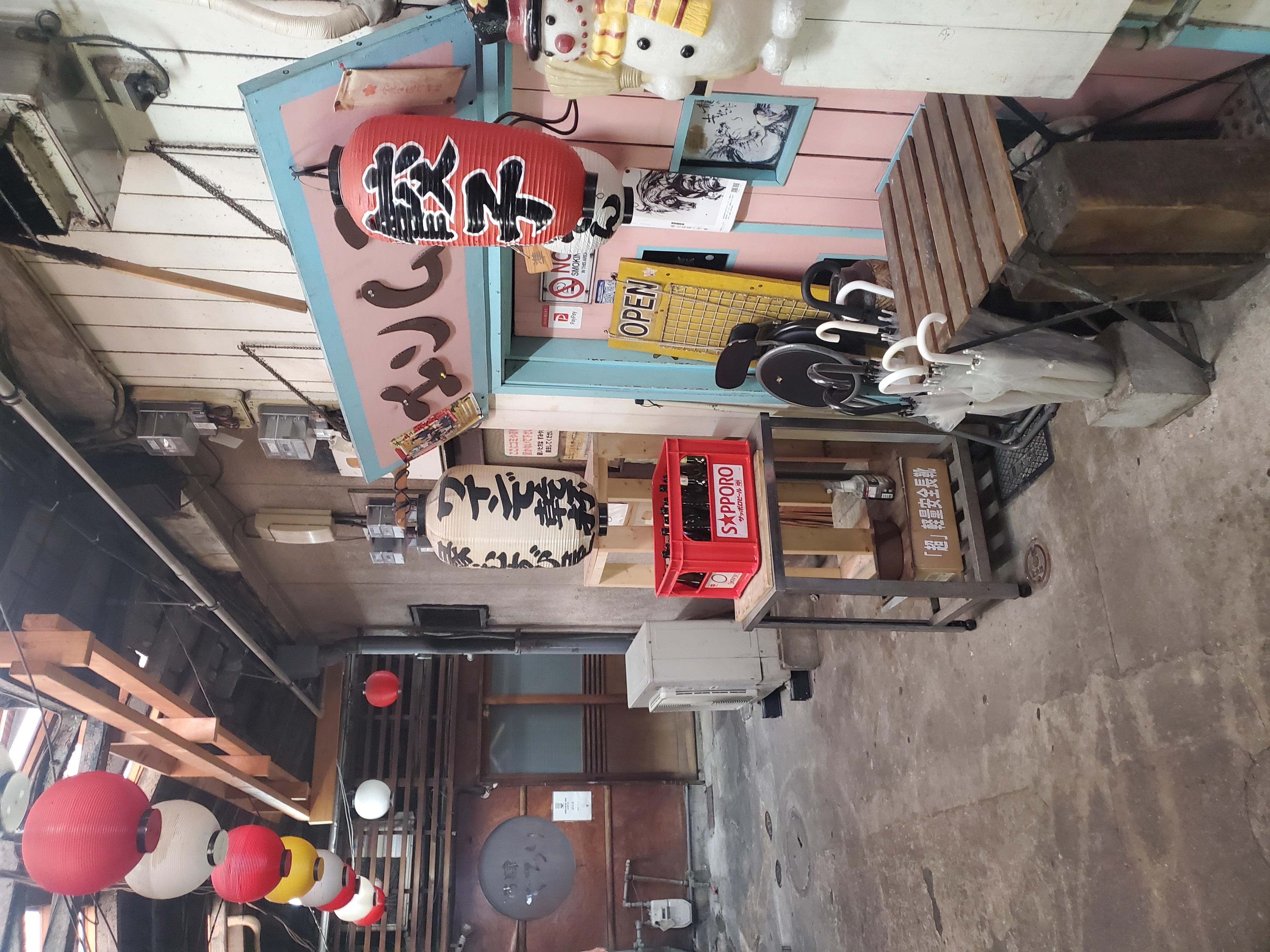 福岡市中央区 ディープな酒場が集う「三角市場」の写真 6