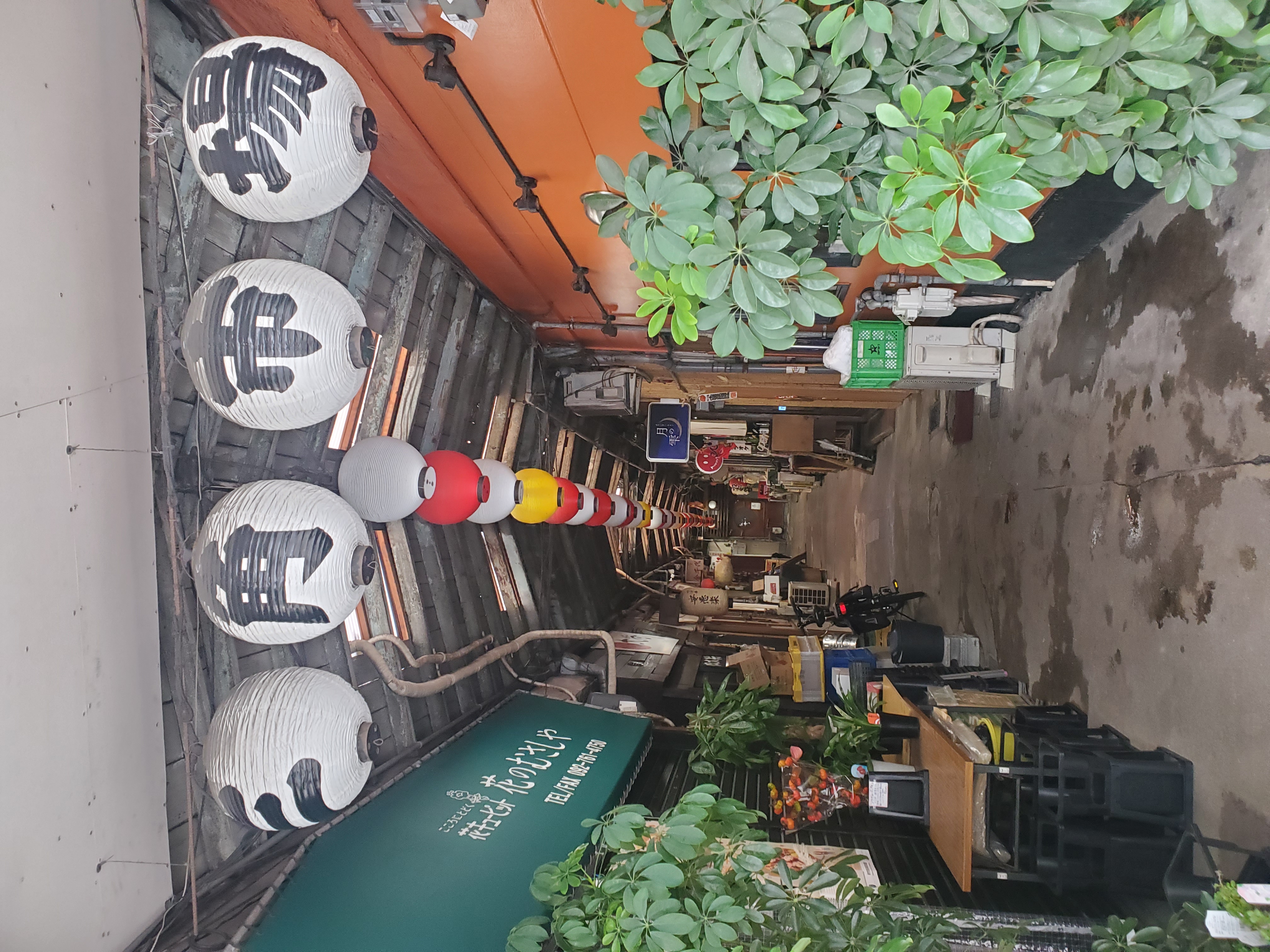 福岡市中央区 ディープな酒場が集う「三角市場」の写真 2
