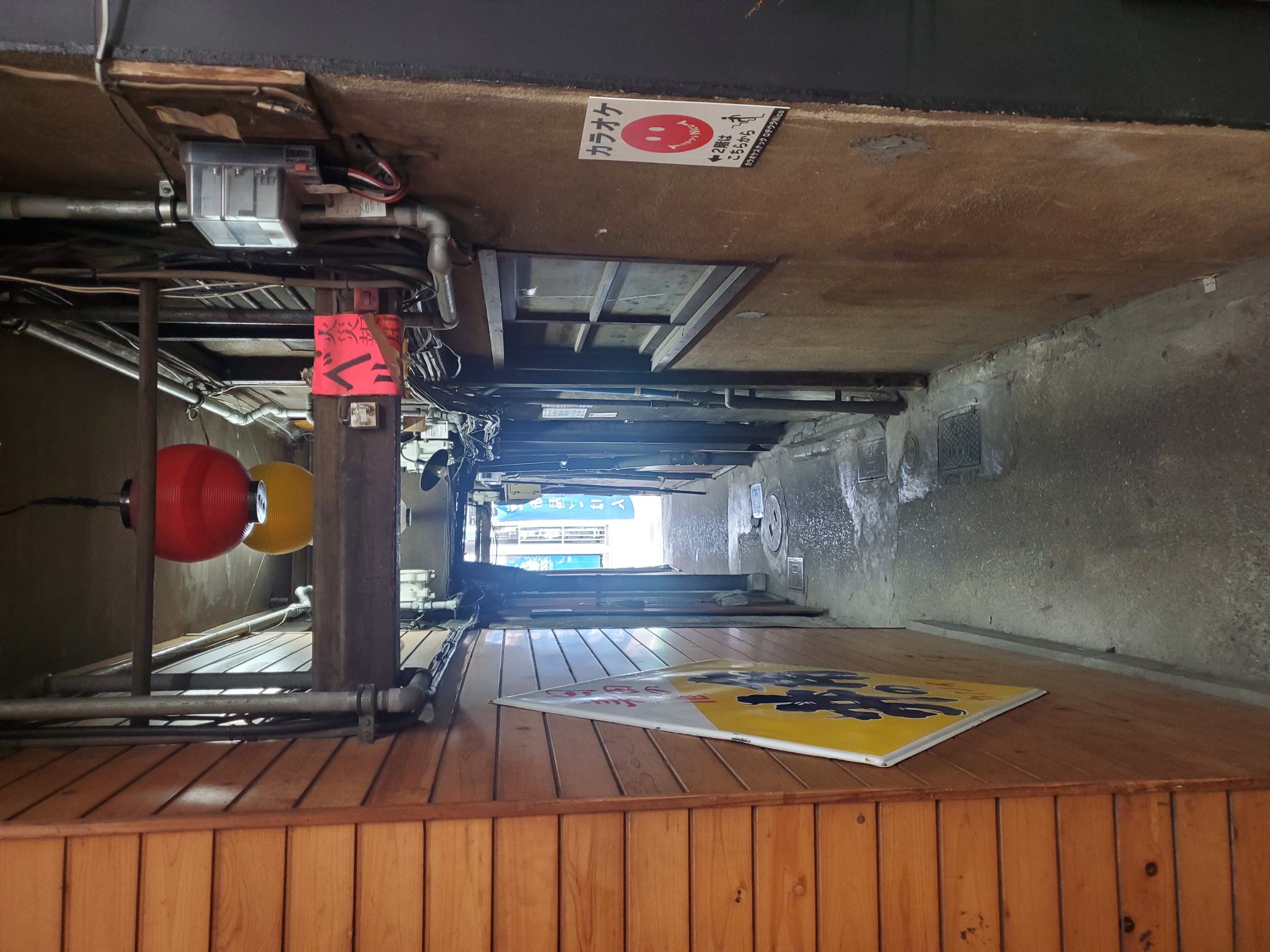福岡市中央区 ディープな酒場が集う「三角市場」の写真 3