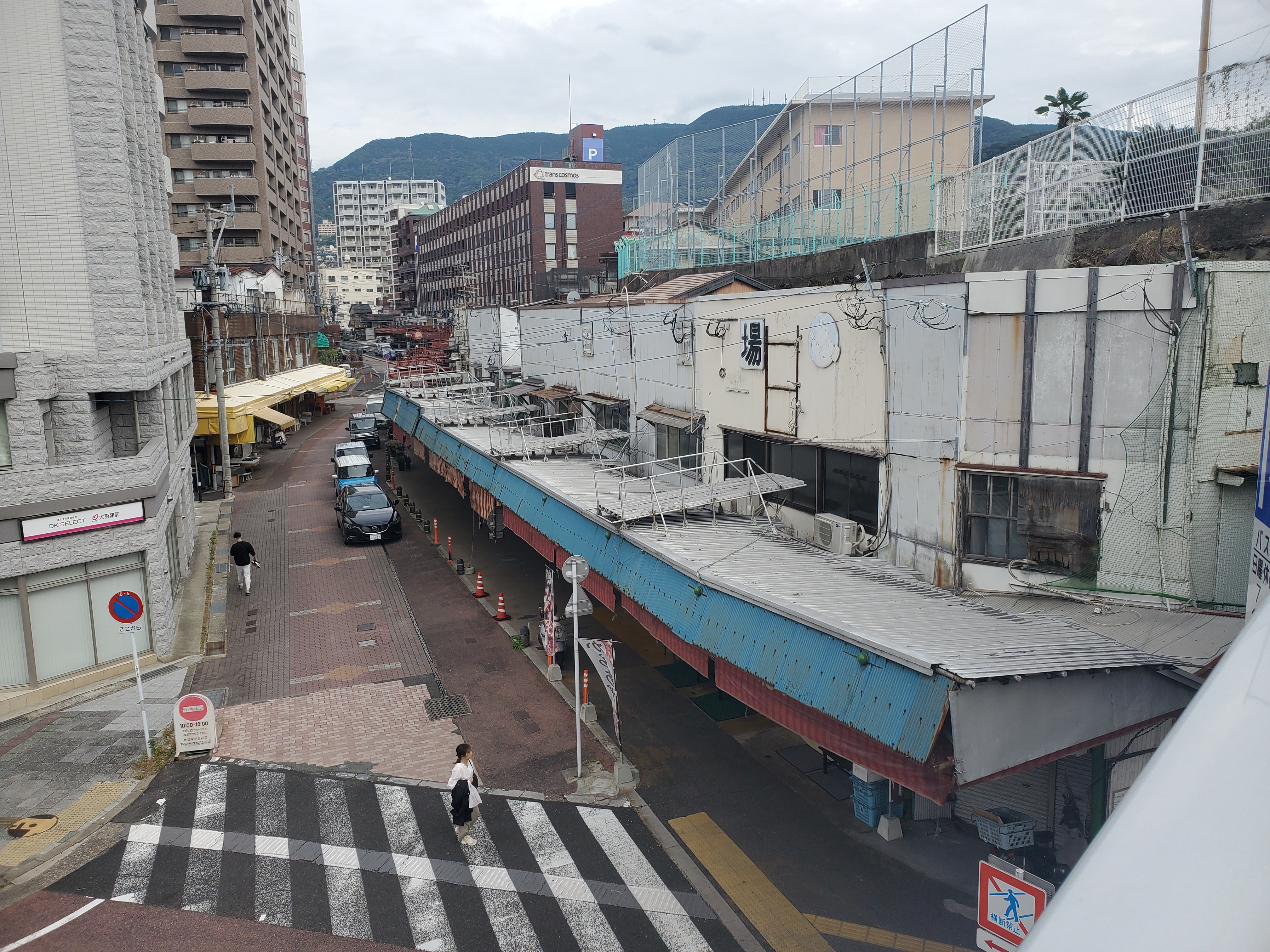 長崎県佐世保市 防空壕を利用した昭和レトロ商店街「とんねる横丁」の写真 2