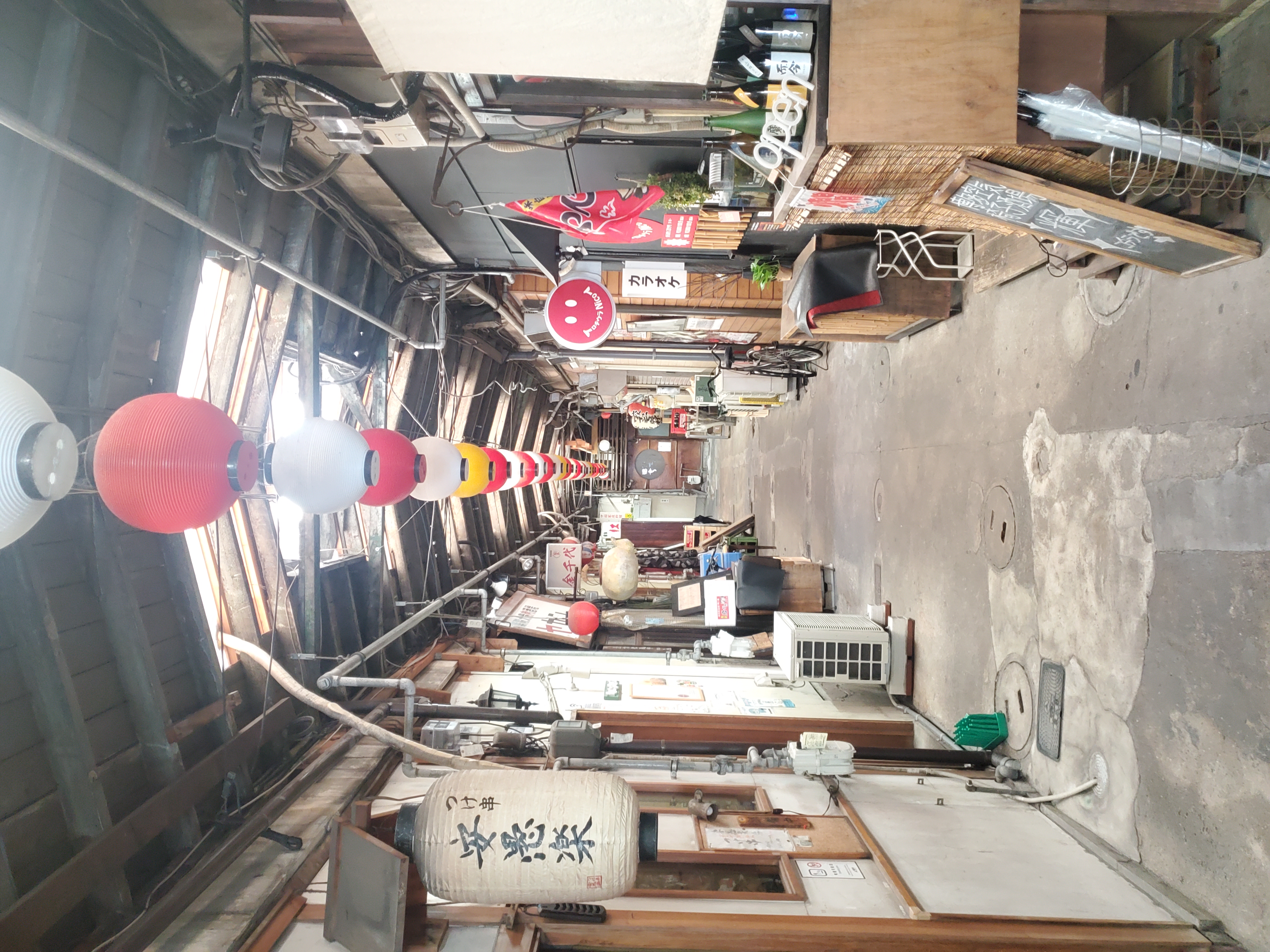 福岡市中央区 ディープな酒場が集う「三角市場」の写真 4