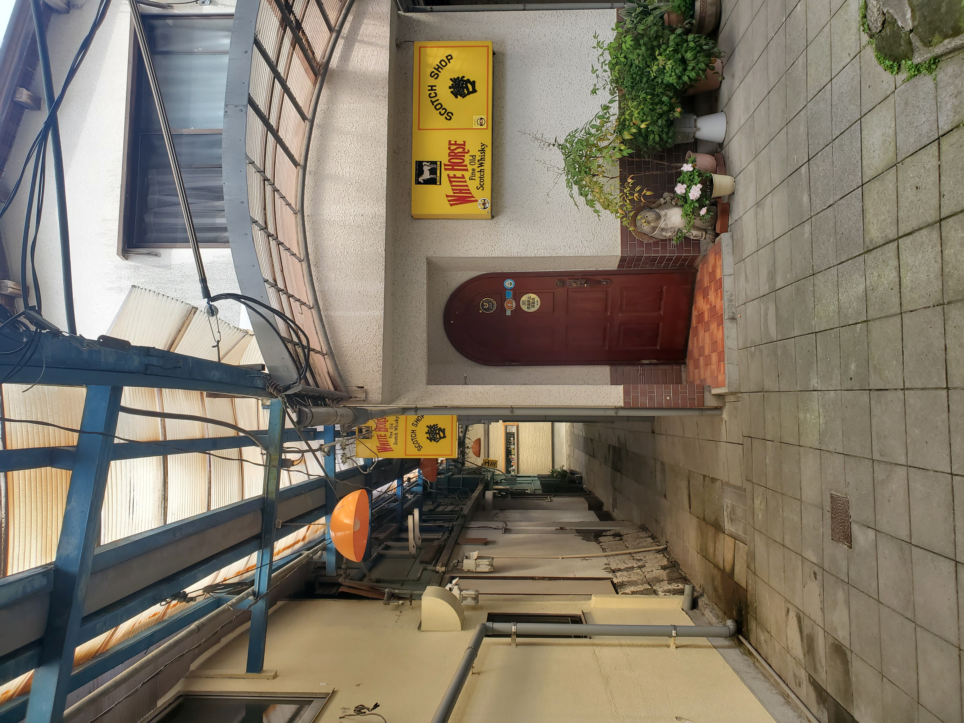 福岡県八女市 神社の境内の中にある商店街「土橋市場」の写真 9