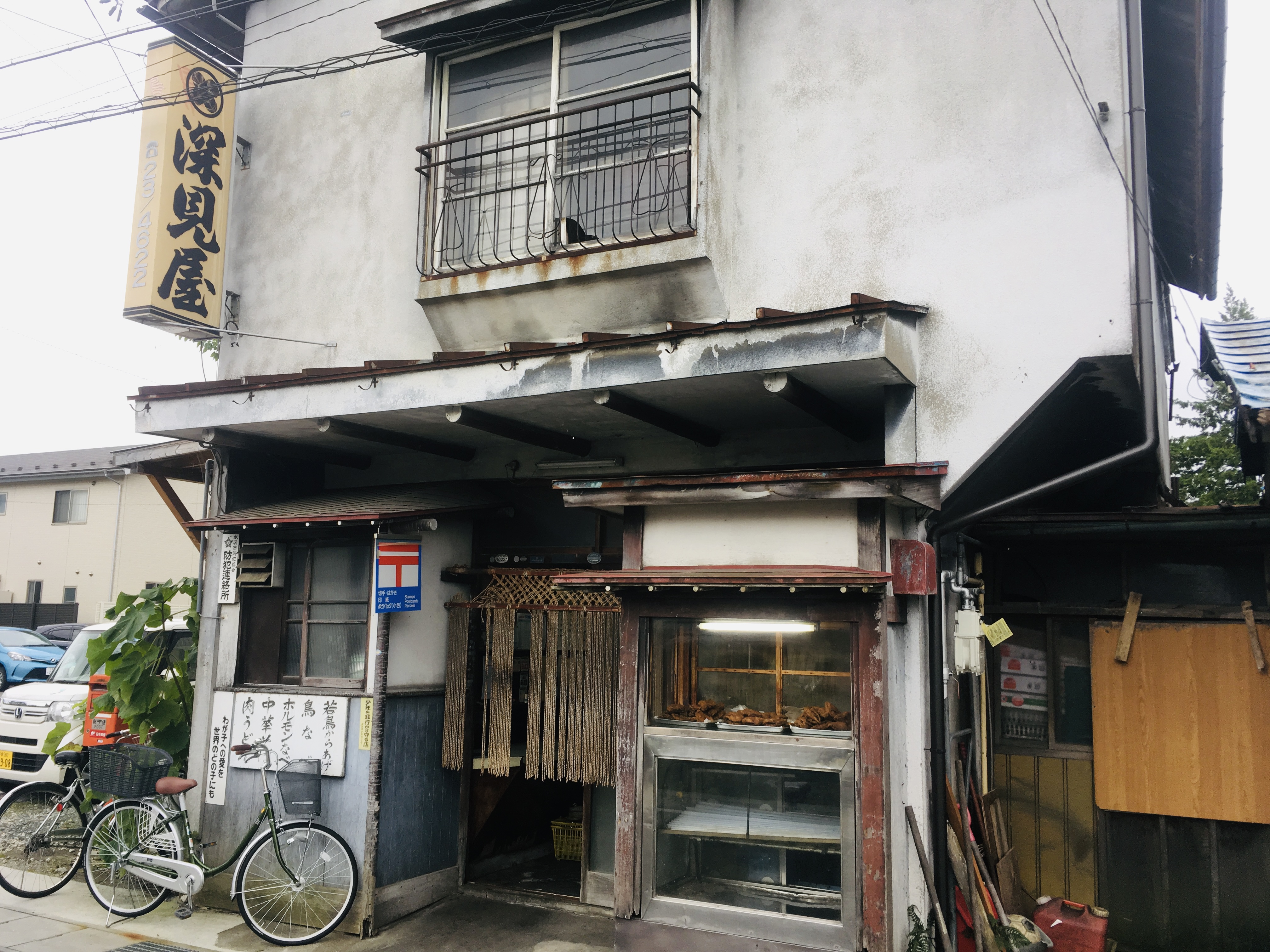 レトロな雰囲気漂う唐揚げ屋さん、