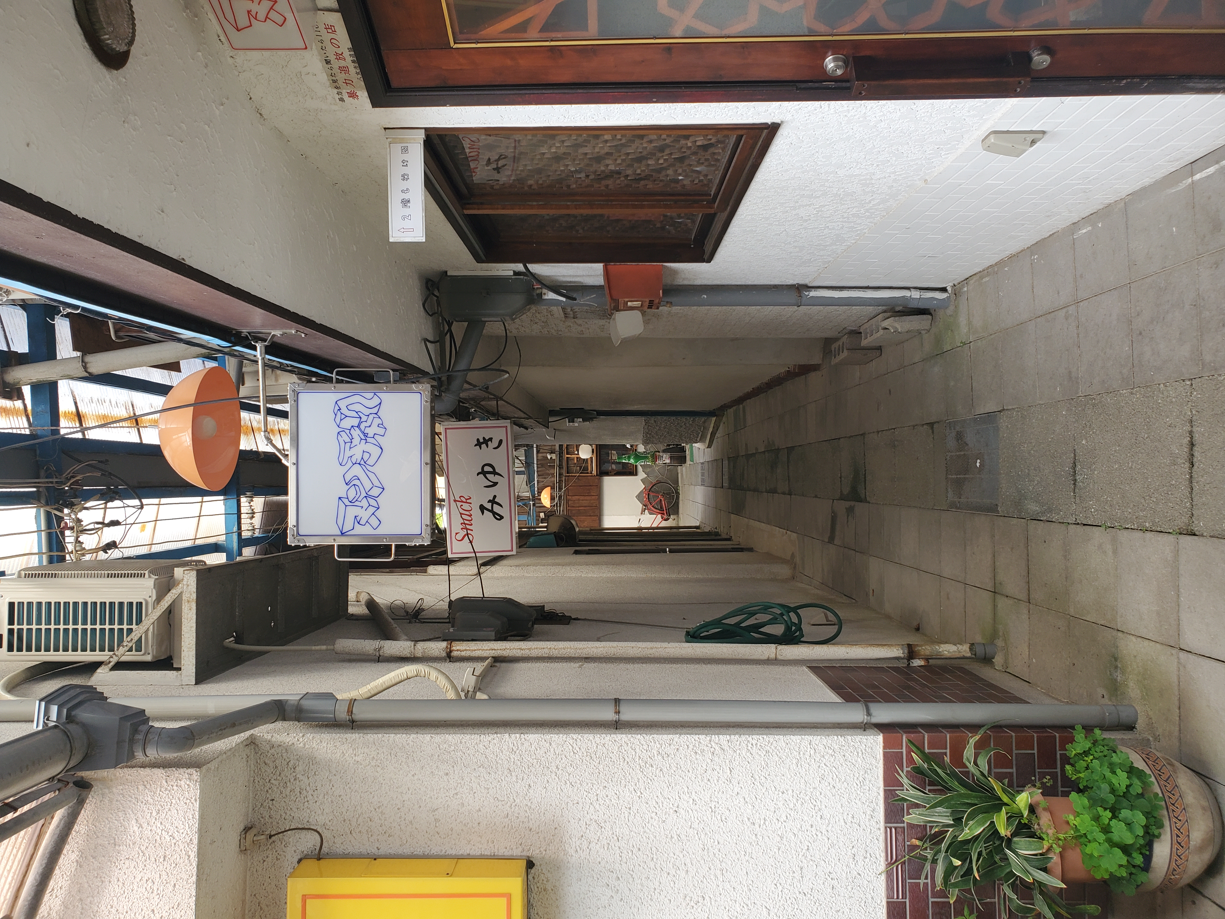 福岡県八女市 神社の境内の中にある商店街「土橋市場」の写真 8